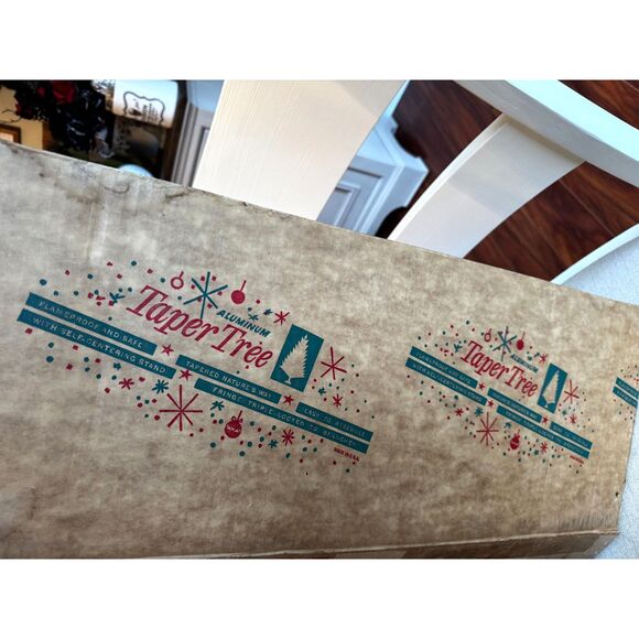 Vintage Alumium Taper Tree 6 1/2 feet tall, 61 branches original box & stand - Picture 2 of 5